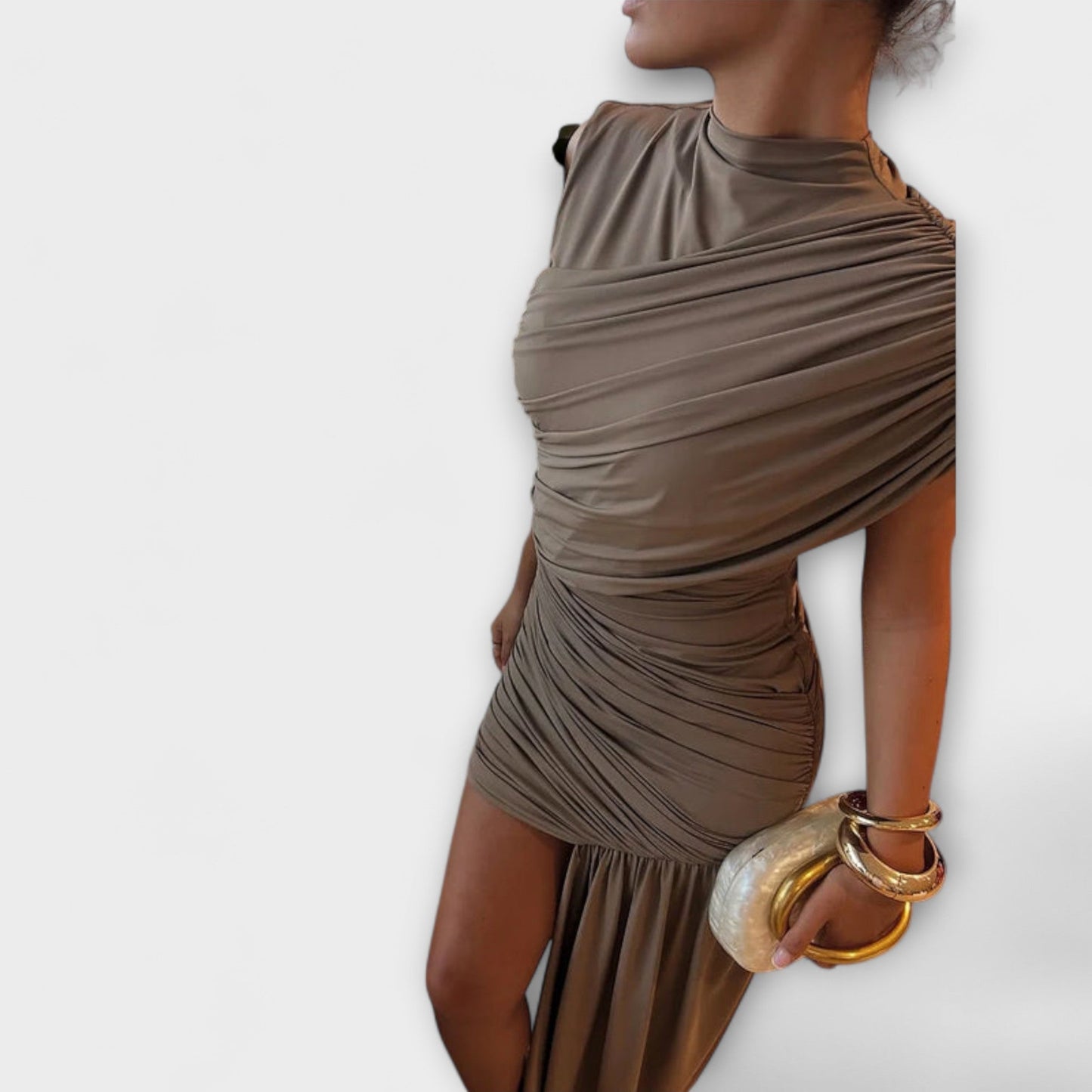 Lila - Stylish, form-fitting dress with round neckline and pleats